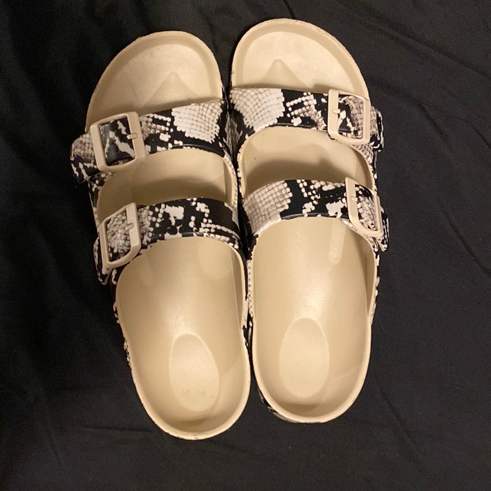Buckle sandals